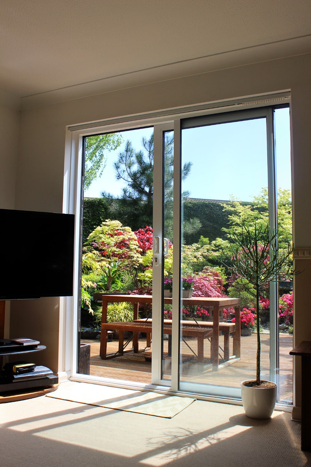 Top 6 Benefits Of Folding Patio Glass Doors   IStock 483337996 Min 